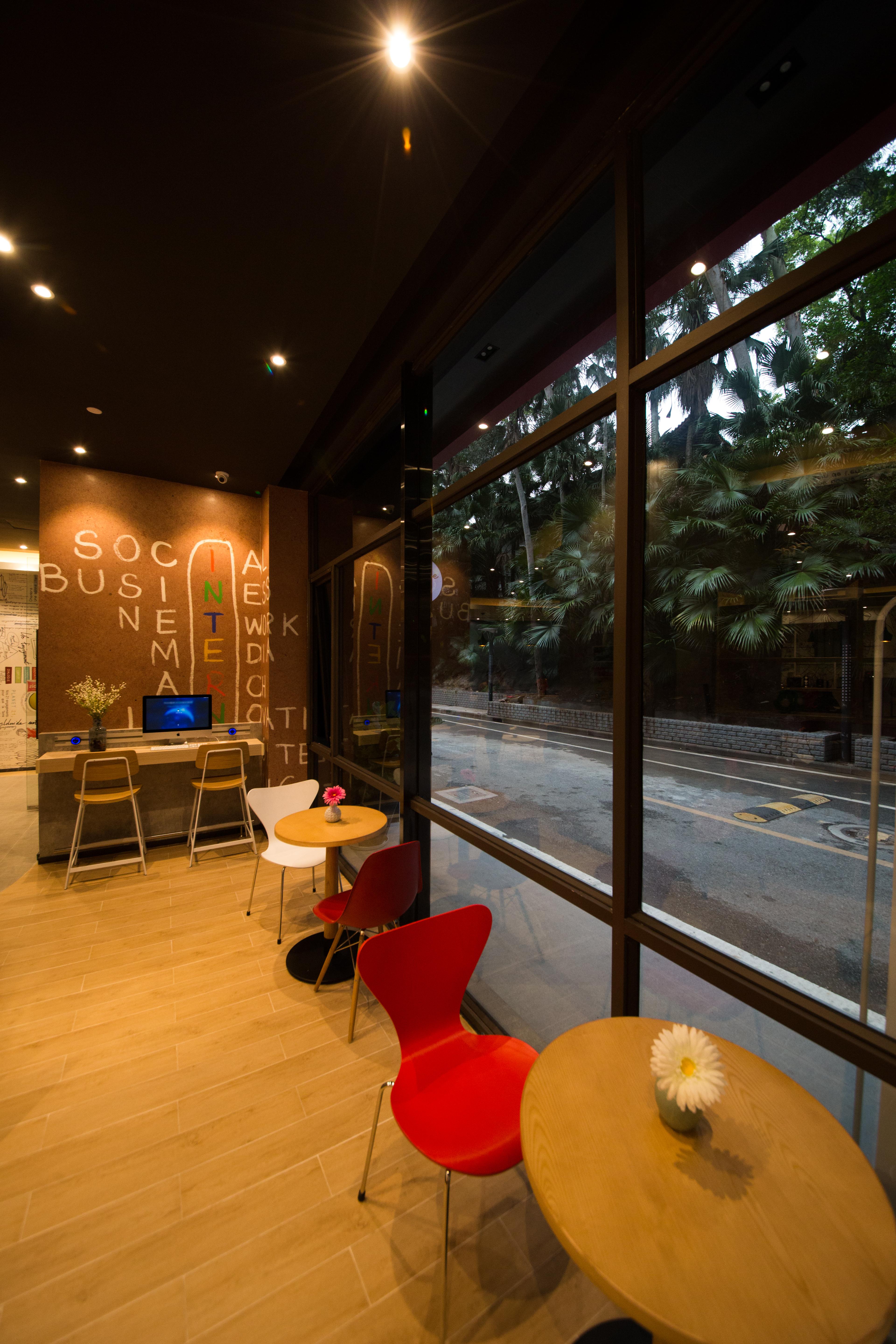 Ibis Guangzhou Yuexiu Park Metro Station Hotel Exterior foto